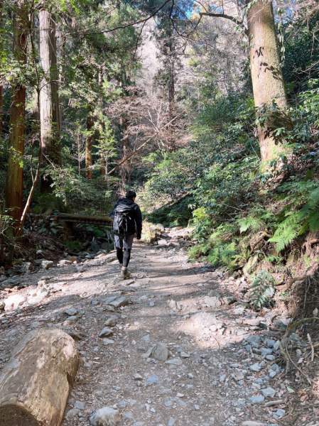 妻と登山に行った時の一枚です。休日はなるべく家族との時間をつくるようにしております。