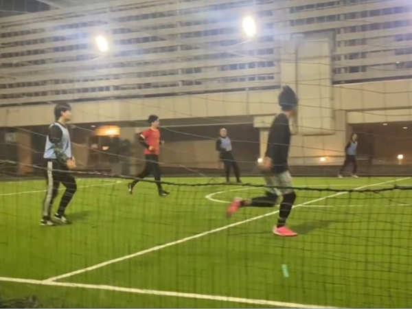 趣味のスポーツ観戦でよく見るのは、サッカーです。海外サッカーを中心に見ています。サッカーに限らず色々なジャンルのスポーツで、日本人選手が世界で活躍しているのを見ながら応援して熱くなってます。私自身が運動不足解消でたまにフットサルをすることもあります。