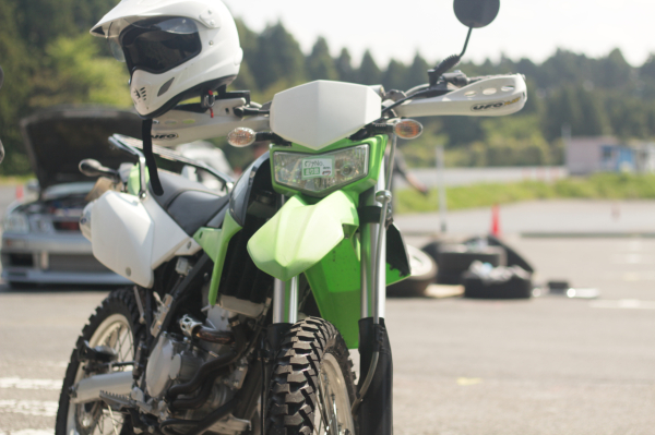 ～休日の過ごし方～
バイクの整備や林道ツーリングに出かけております。