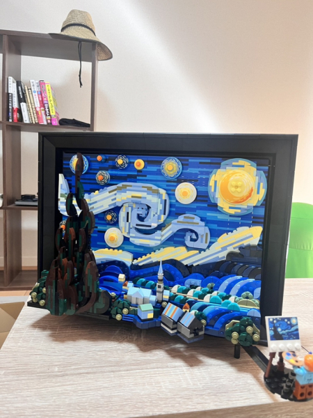 ゴッホ「星月夜」のLEGOです！物を作ることが大好きでアウトレットに行ってはLEGOを買いあさってます。