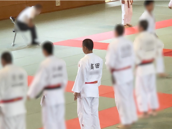 小学４年生から柔道を行っています。これは高校生のときの団体戦です。いやいや始めた柔道ですが今でも続いてます。たまにかつて通っていた道場で小学生に教えています。