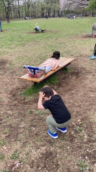 休日は子供と公園に行きます。お姉ちゃんと、やんちゃ真っ盛りの息子と慌ただしく過ごしています。