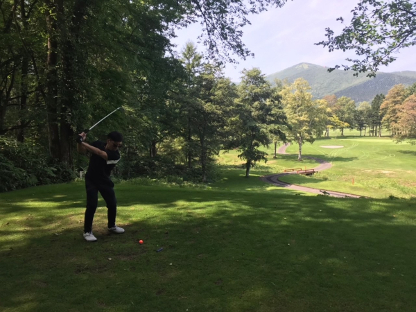 ゴルフも好きなのですが、なかなか上達しません。
筋トレは頑張れば頑張るほど伸びるのですが…。