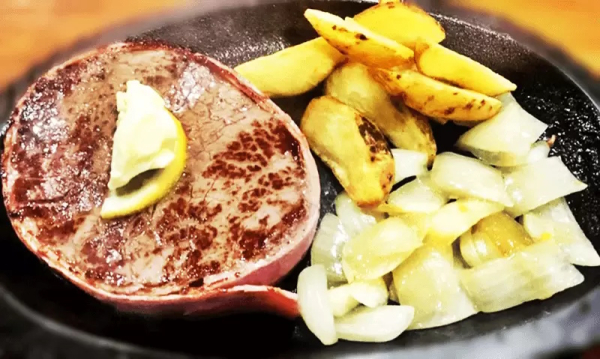 私の元気の源
いつでも、どこでも美味しいステーキが食べられる沖縄が大好きです。