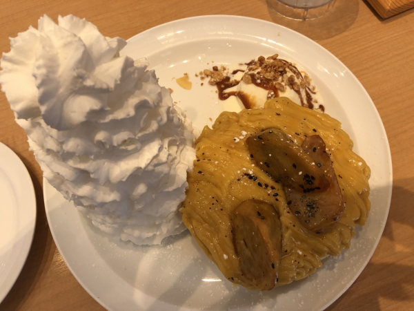 甘いものが大好きで、旅行がてらにスイーツを食べに行きます。大好きなパンケーキは毎月一度の楽しみです。