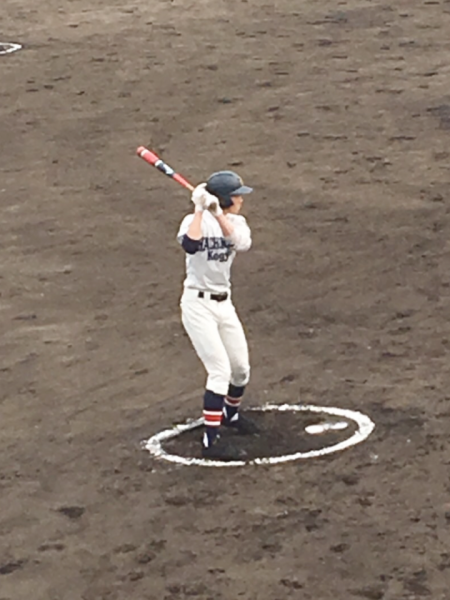 学生時代は野球に打ち込んでおりました。ポジションは定まっておらず、キャッチャー、サード、ファースト、外野をやっておりました。