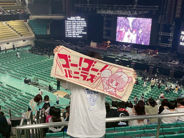 ライブやフェスに行くのが大好きです！毎年夏はフェスで真っ黒に日焼けしてしまいます！