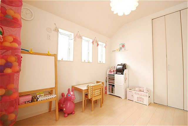 かわいらしいお嬢様の子ども部屋♪
