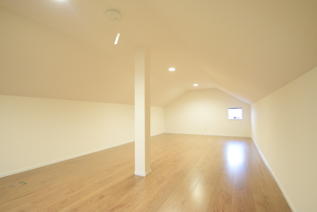 約10帖の固定階段付グルニエ