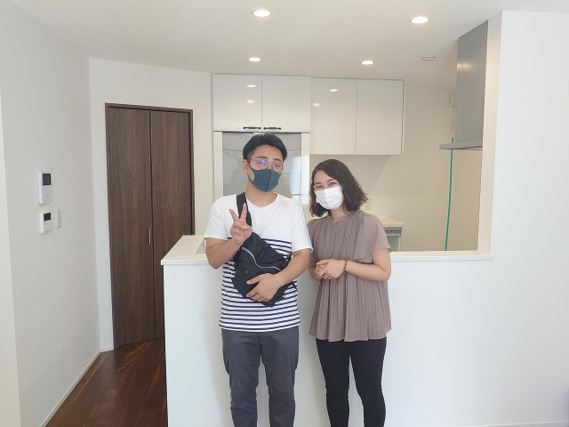 お引き渡しまで有難う御座いました。とても仲の良いご夫婦です。