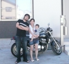 ご主人自慢のバイクと家族