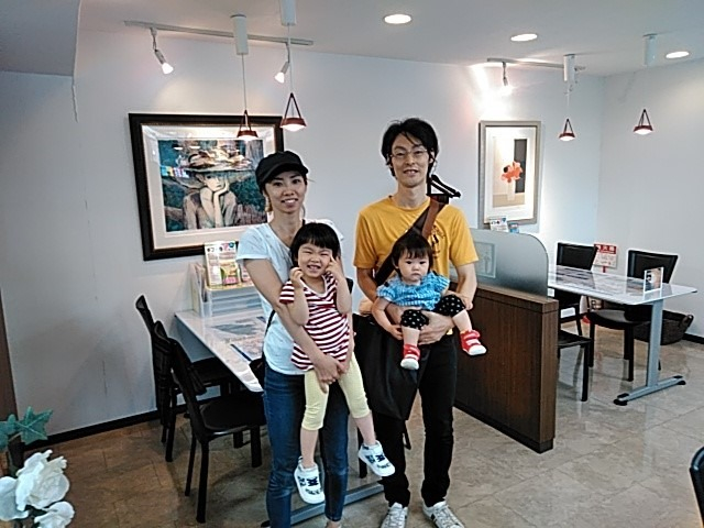 お引渡しの日　店舗内にて