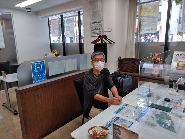 お引渡し日に店舗にて。※コロナの為マスク着用をご容赦下さい。