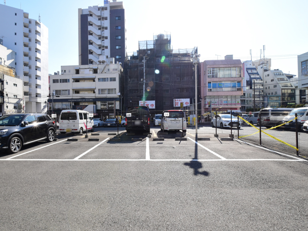 お車で来られた際は当店の無料駐車場がございます！　ご利用くださいませ！