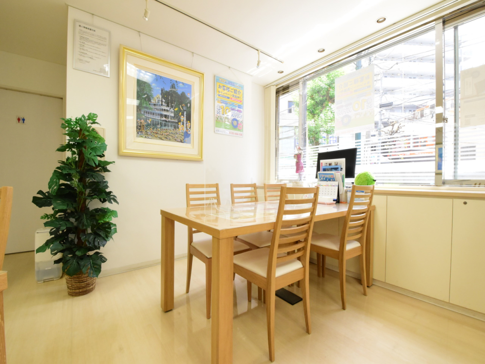 ゆっくりご商談できるよう、お飲み物のメニューも多数ご用意しております。お気軽にお声がけくださいませ。