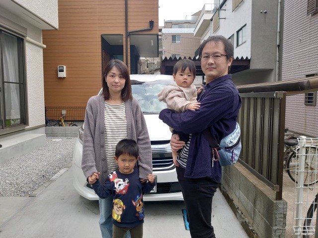 ご自宅の前で。