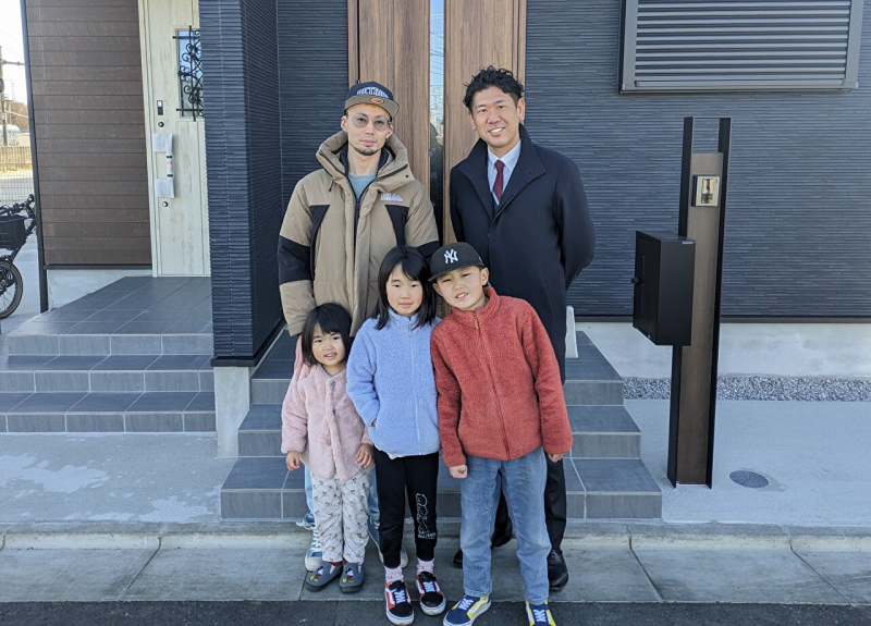 皆さまと一緒に記念撮影