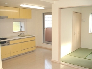 美しい白を基調に、パステルカラーでまとめて頂いた素敵なお部屋です。