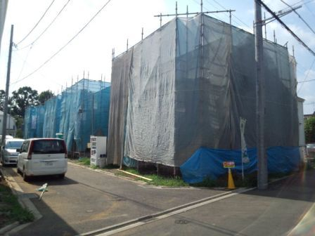 ご契約頂きました時はまだ建築途中でした分譲地の様子。