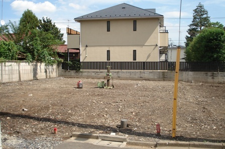 購入を決めて頂いたのは、建物建築が全く始まっていない、更地の時でした。