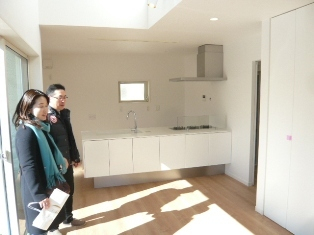 日当たりがとても良くてお部屋の中でもまぶしいです(笑）。