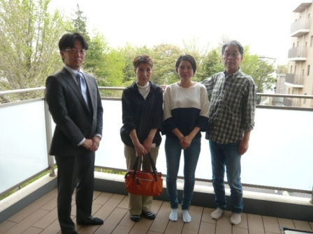 本当はどかんと広いバルコニーですが、その隅っこに立って撮影させて頂きました。
