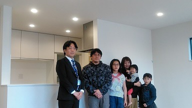 ご家族皆様と一緒に記念撮影させて頂きました。