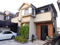 家の前では家庭菜園でゴーヤを育てたそうです。