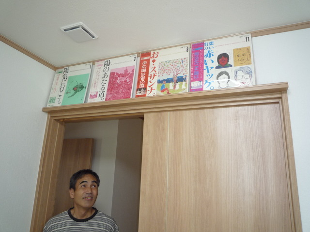 ご主人の部屋には≪レコード棚≫が!!