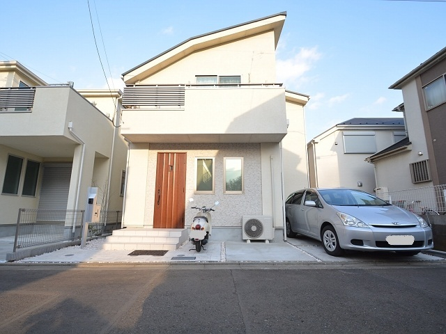 周辺には緑が多く、静かな住環境です。