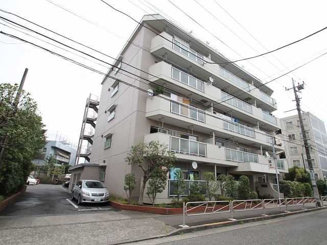 メイン通りより少し入ったところに位置しており静かな住環境です♪