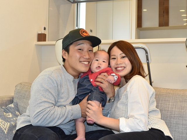 生後2ヶ月だったお子様も首がすわってきました。今後の成長が楽しみですね。