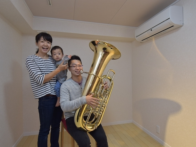 念願の防音室♪楽器を持つ姿はかっこ良いです♪