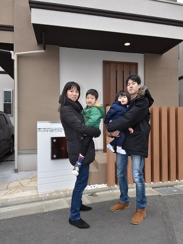 ご家族様です。ご夫婦のスタイルの良さ！！かっこいいですね。