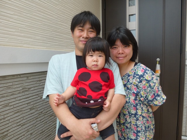 玄関で