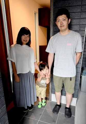 この日はあいにくの雨でしたが、ビルトインの玄関前は傘なしで快適です。