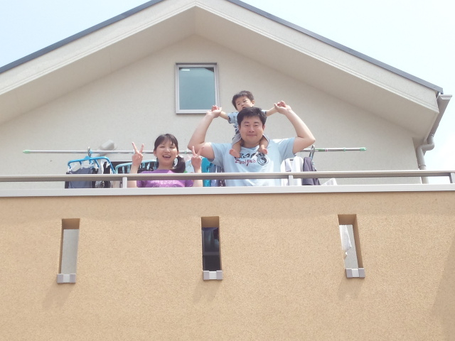 v(^▽^)v  ＼(^^)／ v(^▽^)v