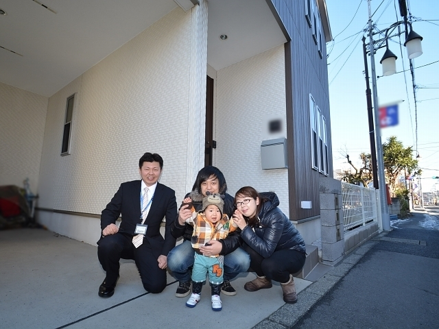 ☆車庫部分でご家族と一緒の撮影です。