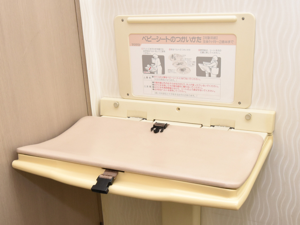 ベビーシートをご用意しております。オムツ替えなどでご自由にご利用くださいませ！