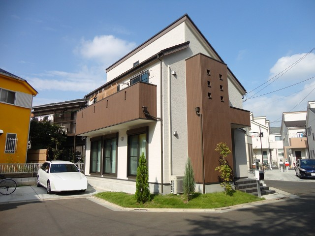 良く日のあたる明るい邸宅です。