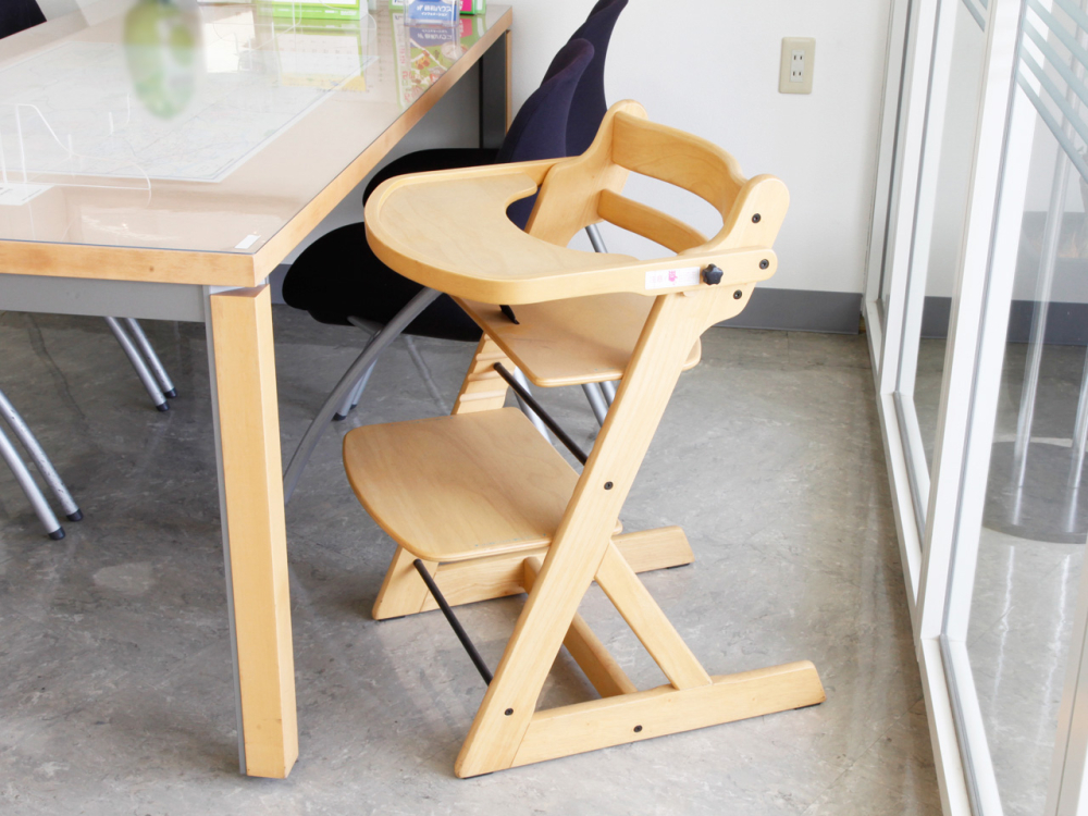 お子さま用のイスをご用意しております。