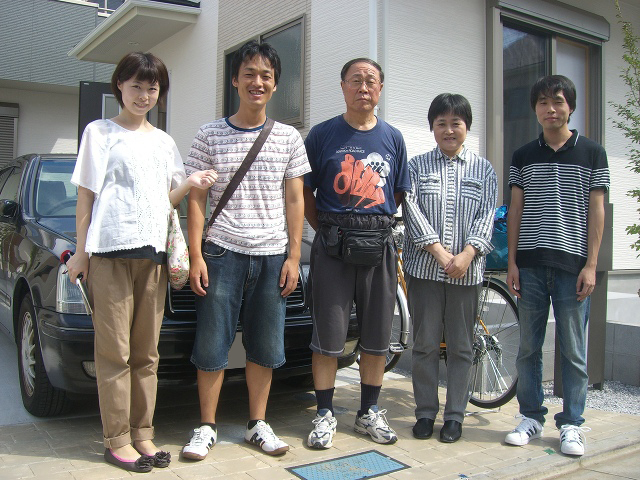 ★マイホームの前でご家族一緒にワンショット★