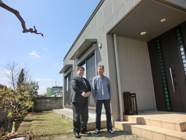 南向きのお庭は広々で陽当たり良好!!