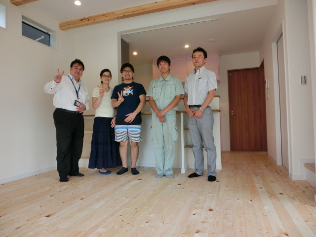 建築メーカーの方も一緒に記念撮影!!