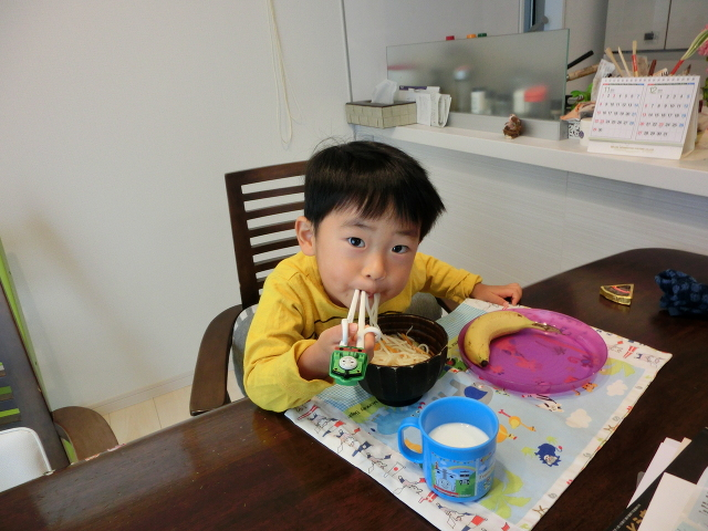 朝食の最中にお邪魔しちゃいました。ごめんなさい。