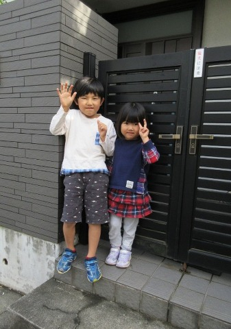 ６歳と２歳ポーズ♪