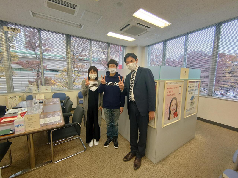 ピースサインで記念撮影