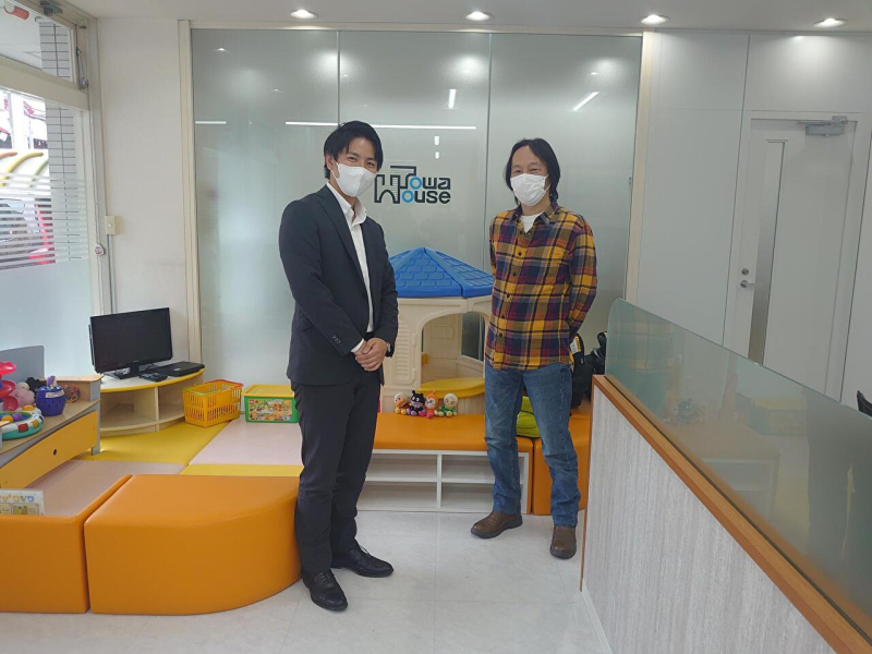 I様、私、弊社のロゴとぬいぐるみたち。。。！