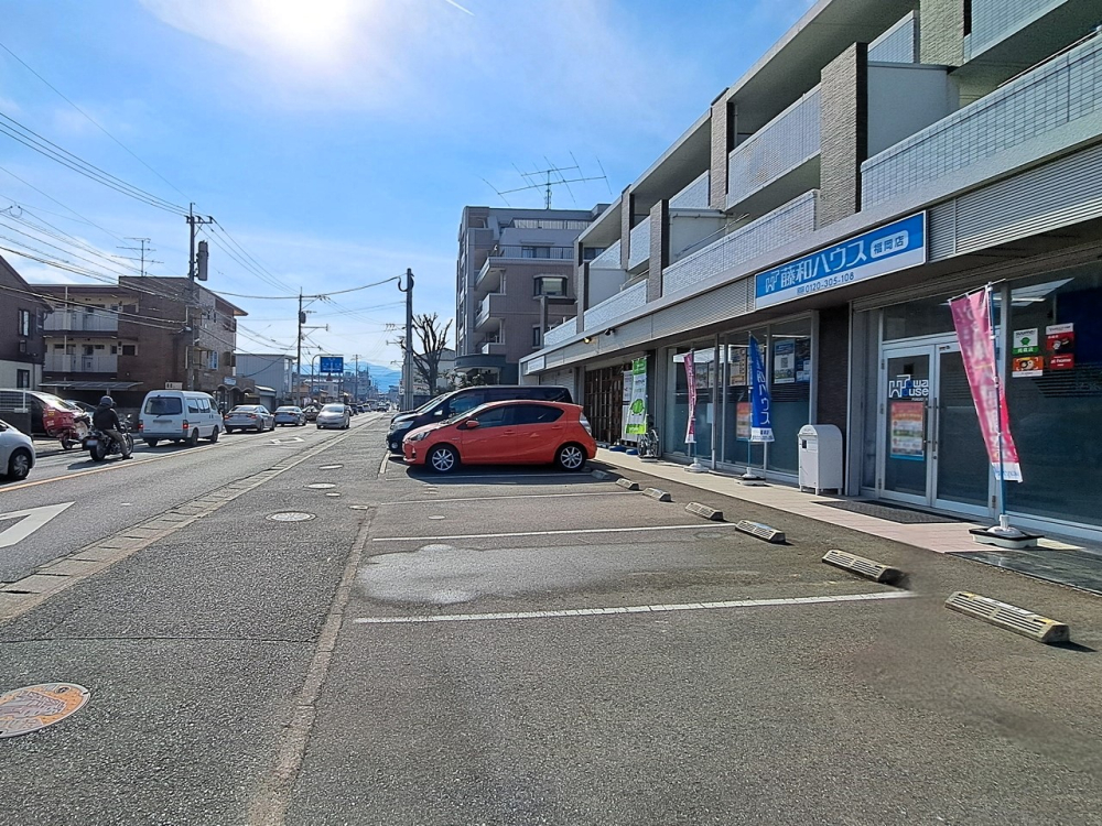 藤和ハウス福岡店は、国道202号線「小田部交差点」を北へ約100mの場所にございます。