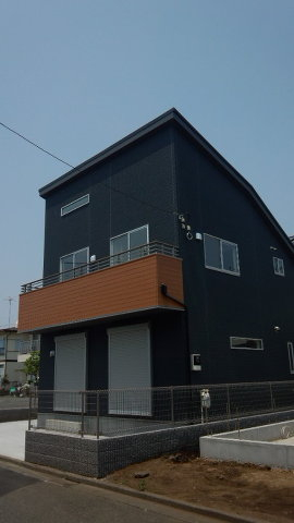 建物はフリープラン住宅でお洒落なデザインに。